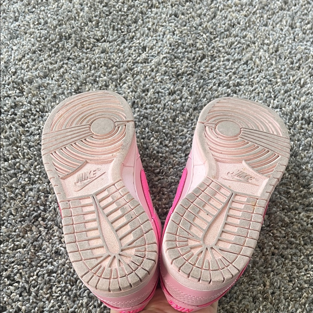 Pink Low-Top Nike Dunks - Picture 4 of 4